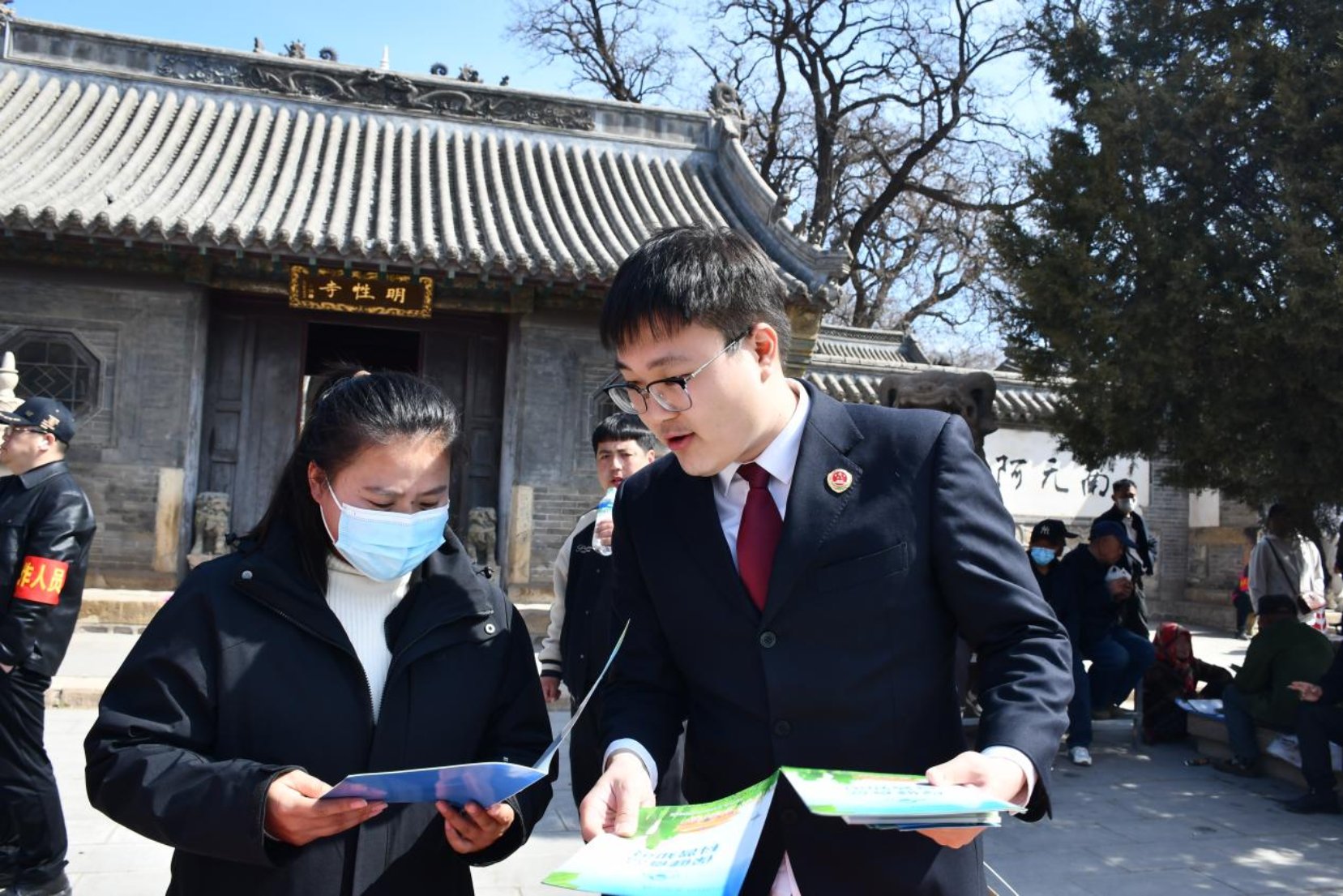 南票区人民检察院开展“春风送法”专项行动